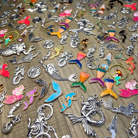 NEW MERMAIDS CHARMS PENDANTS & MORE MEGA BUNDLE GOLD SILVER ENAMEL DIY JEWELRY - Picture 11 of 15